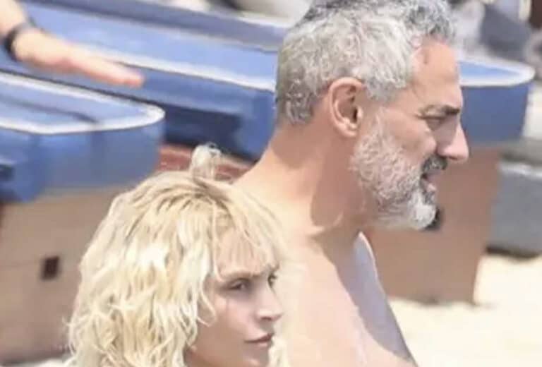 Ελεωνόρα Ζουγανέλη και Νίκος Συρίγος με μαγιό σε παραλία της Μυκόνου