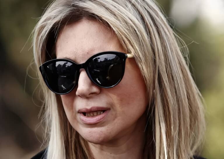 Ταυτοποιήθηκε ο άνδρας που ενημέρωσε την Μαρία Καρυστιανού «να προσέχει»