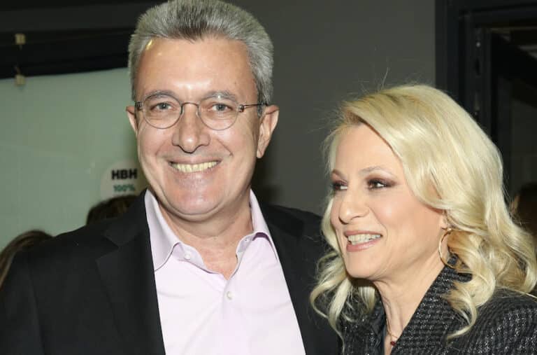 Νίκος Χατζηνικολάου: Έγραψε μόνο 3 λέξεις για την σύζυγο του και «έρıξε» το ίντερνετ με αuτή την φωτογραφία
