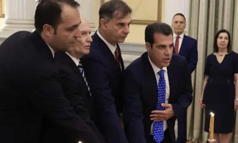 Ορκίστηκαν ο νέος υπουργός Μετανάστευσης, Θάνος Πλεύρης και οι τρεις νέοι υφυπουργοί της κυβέρνησης