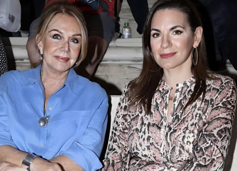 Με ασορτί νύχια στο πόδια: Όλοι κοιτούσαν την Όλγα Κεφαλογιάννη και την Αγάπη Πολίτη στο Ηρώδειο 