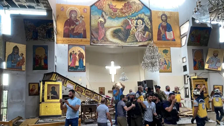 Τρομοκρατική επίθεση σε ορθόδοξη εκκλησία : Τουλάχιστον 15 νεκροί – Σκληρές εικόνες
