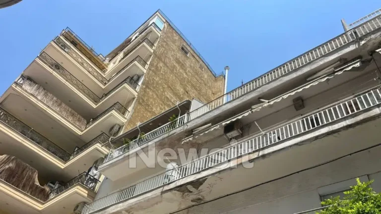 Θεσσαλονίκη: «Έλιωνε από το κλάμα, το άφηναν κάθε βράδυ έξω» λέει γειτόνισσα για το μωρό που το κλείδωσαν στο μπαλκόνι