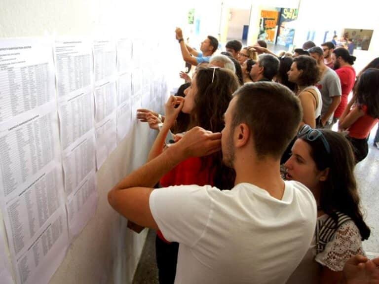 Πανελλήνιες – Βαθμολογίες: Κάτω από τη βάση το 50% σε Μαθηματικά, Ιστορία, Φυσική και Αρχαία