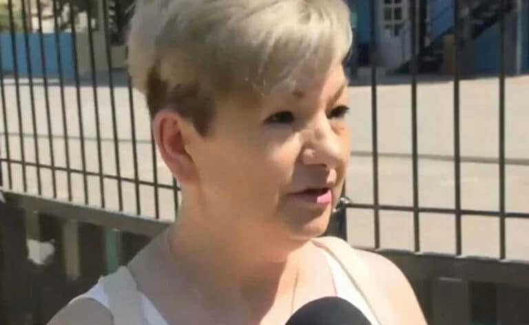 Μαμά 3 παιδιών έκανε το όνειρό της πραγματικότητα – πέρασε στο πανεπιστήμιο στα 53 της