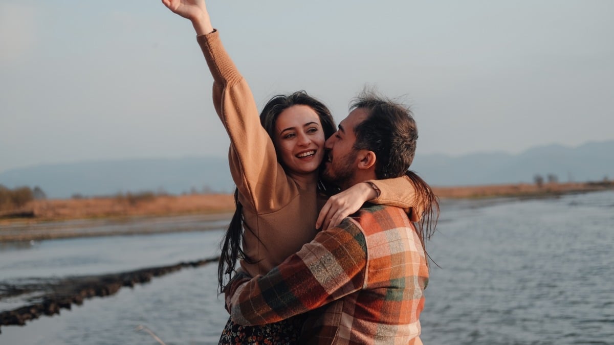 10 signs he loves you even though he doesnt admit it yet 11zon
