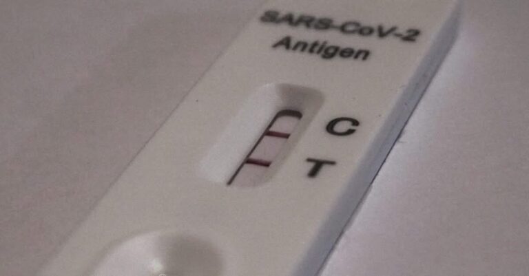 ΕΟΔΥ: Αυξήθηκε η διασπορά του κορονοϊού – Αυτή είναι η νέα παραλλαγή που επικρατεί