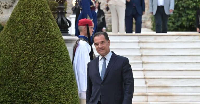 Εξάλλος ο Άδωνις με τους οπαδούς της ΑΕΚ για τα συνθήματα υπέρ της Παλαιστίνης