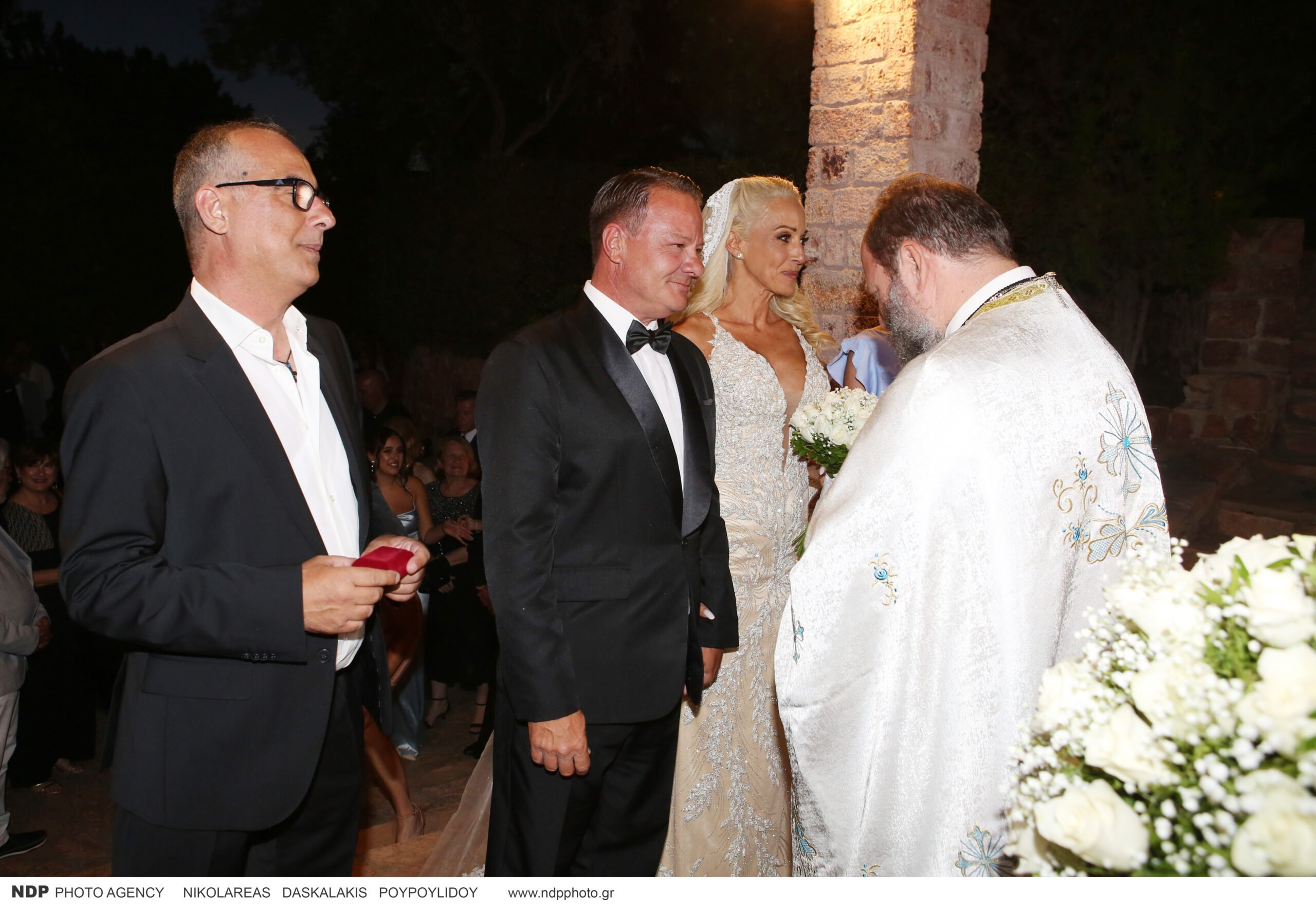 Παντρεύτηκε ο Απόστολος Λύτρας - To εντυπωσιακό δαντελωτό νυφικό της Δώρας Παπαδοπούλου 14 7 scaled