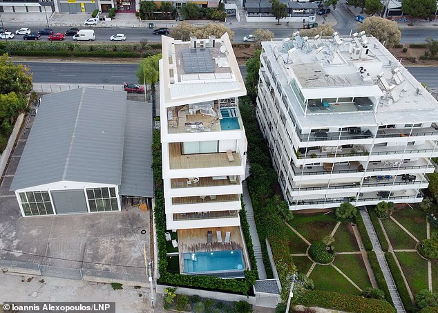 90681059 14933581 george was living in this property in the greek capital after a a 3 1753288069477
