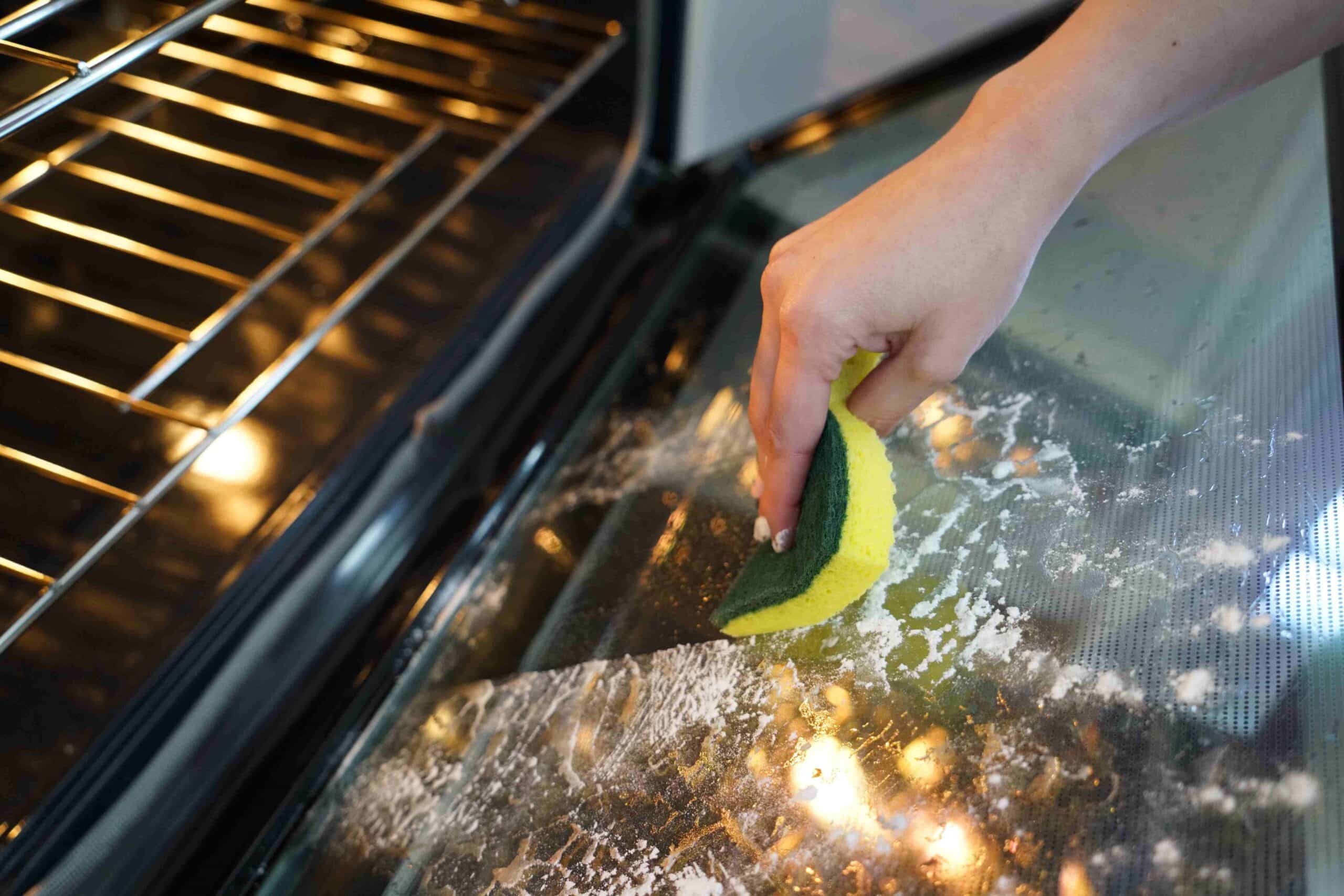 clean oven scaled