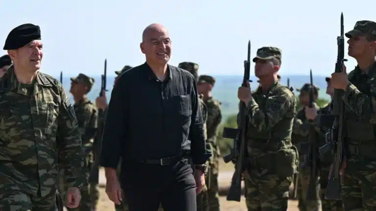 Καταργείται η θητεία σε Αεροπορία και Ναυτικό, όλοι στον Στρατό Ξηράς από το 2026