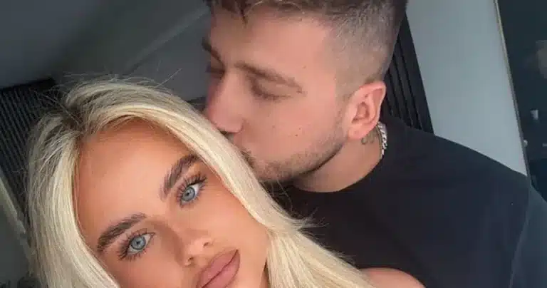 Ερωτεύτηκα Έλληνα σερβιτόρο στις διακοπές ο οποίος μου έριχνε σφηνάκια στο στόμα – Πλέον ζούμε μαζί και είμαστε ευτυχισμένοι