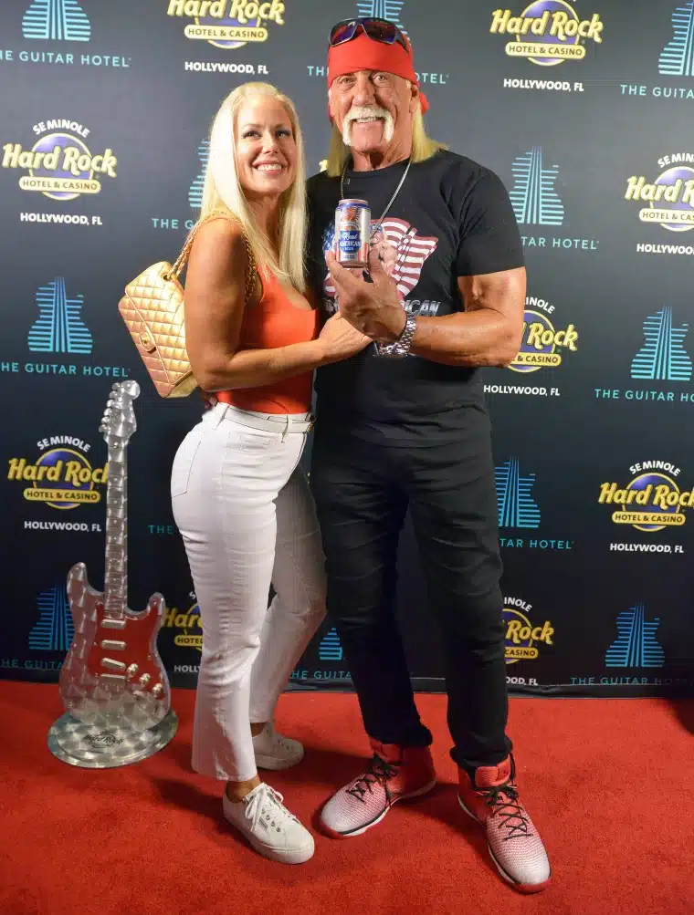 hulk hogan wife zz 250725 45e2b9