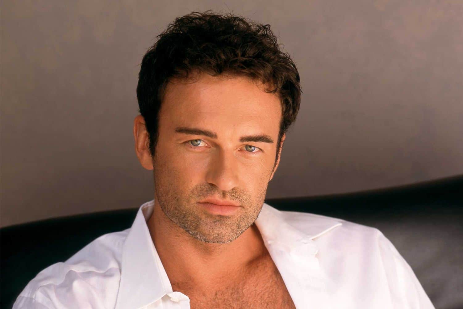julian mcmahon 2004 070425 2b5224ac93784694aec0d9e8216a6629