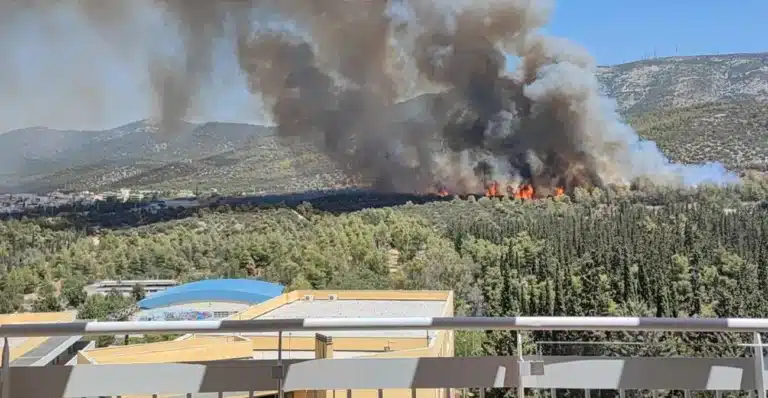 Φωτιά τώρα στους πρόποδες του Υμηττού στην Πολυτεχνειούπολη κοντά στην Κατεχάκη – Μήνυμα 112 για ετοιμότητα