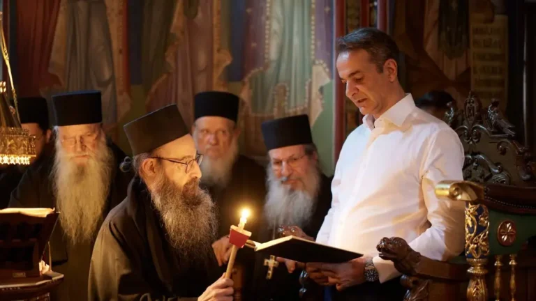 Κυριάκος Μητσοτάκης στο Άγιο Όρος: Η διανυκτέρευση μαζί με τον γιο του Κωνσταντίνο στην Ιερά Μονή Σίμωνος Πέτρας
