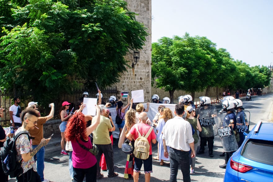 rodos ploio sigkentrosi 10
