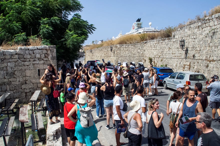 rodos ploio sigkentrosi 11