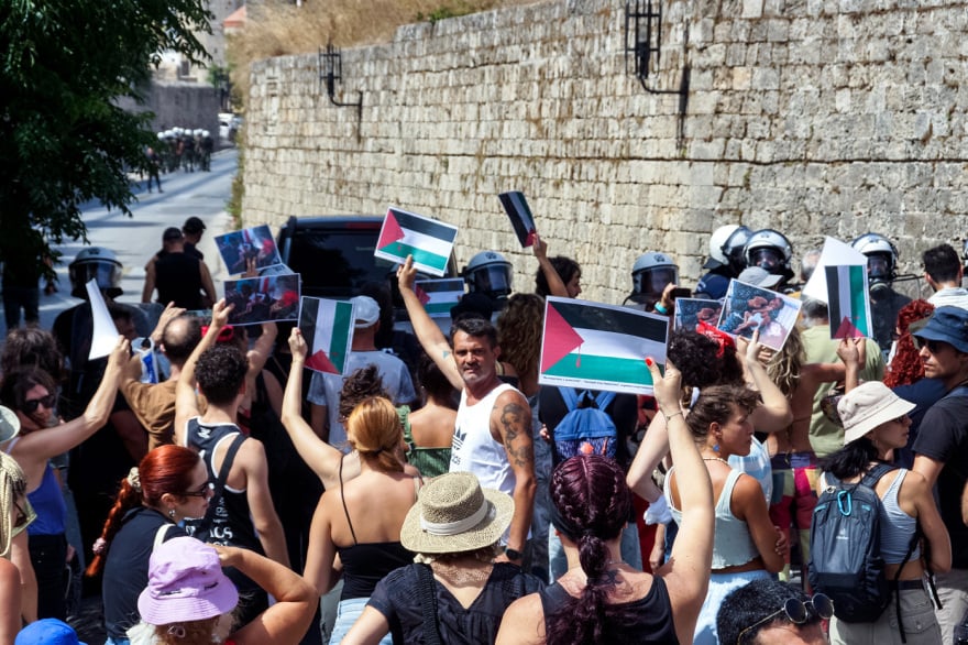 rodos ploio sigkentrosi 12