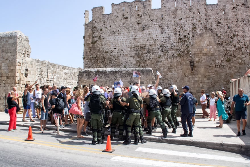 rodos ploio sigkentrosi 4