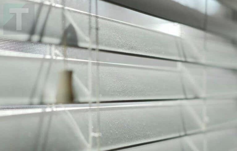 Η γιαγιά μου έμαθε αυτό το 1 κόλπο για να καθαρίζεις σκονισμένα στόρια παραθύρων με σχεδόν μηδενική δουλειά. Δείτε πώς λειτουργεί.