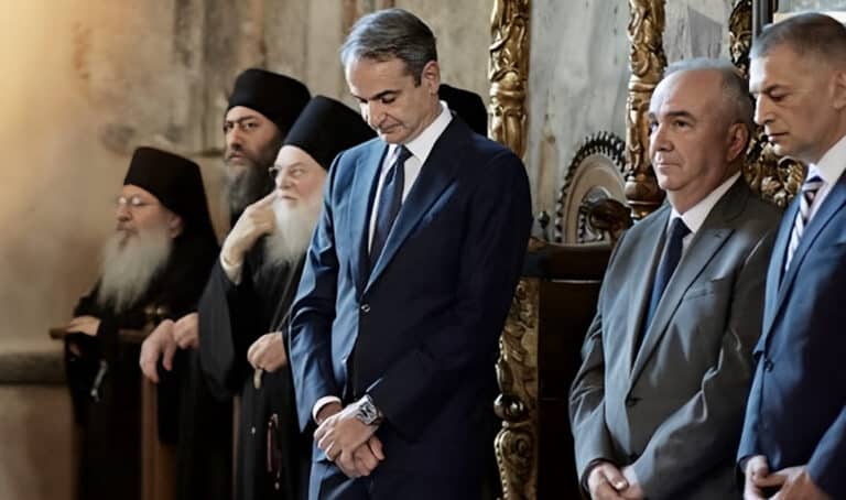 Στο Άγιο Όρος ο Κυριάκος Μητσοτάκης – Τι του ζήτησαν οι ιερομόναχοι σε μια επίσκεψη πολλαπλών συμβολισμών