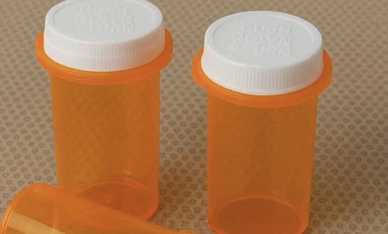 Σταματήστε να πετάτε τα παλιά κουτάκια με χάπια. Δείτε 12 έξυπνους τρόπους για να το επαναχρησιμοποιήσετε.