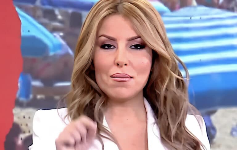 Η Αναστασία Γιάμαλη συγκινήθηκε στην τελευταία της εκπομπή: «Ραντεβού τον Σεπτέμβρη»