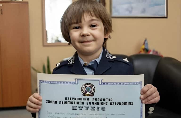 Ο 4χρονος Χριστόφορος έγινε Αρχηγός της ΕΛ.ΑΣ. για μία μέρα – Μια ευχή γεμάτη δύναμη και παιδικό όνειρο
