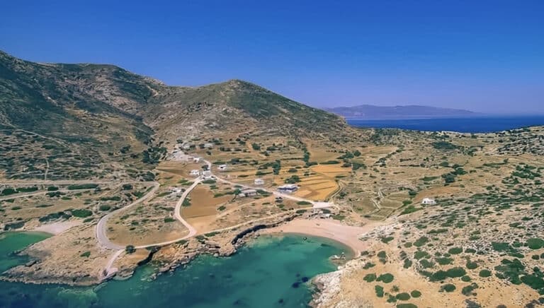 Συνέβη στα Κουφονήσια – Ο ηθοποιός… η κουκλάpα σύντροφος… το κέpατο με τον Άραβα και η άρρωστη θεία