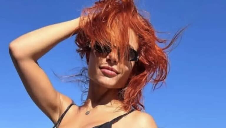 Πασίγνωστη τραγουδίστρια πήγε στην Κύθνου και σηκώθηκαν ακόμη και οι πέτρες για να την δουν