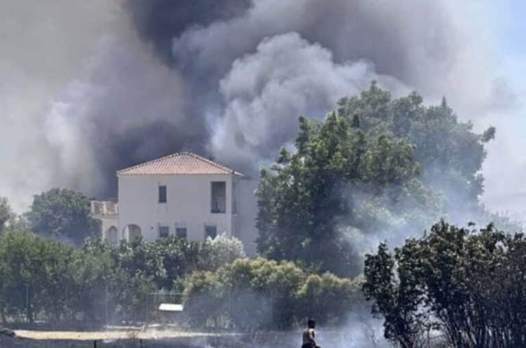 Φωτιά τώρα στη Λέσβο – Επιχειρούν επίγειες και εναέριες δυνάμεις