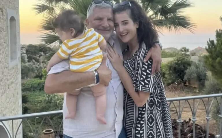 Γιώργος Πατούλης – Νάνσυ Κοιλού: Οι πρώτες διακοπές αγκαλιά με τον τεσσάρων μηνών γιο τους