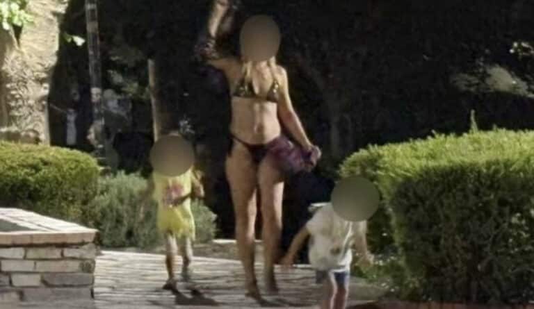 Mητέρα έβγαλε τα ρούχα της και βούτηξε με τα παιδιά της σε συντριβάνι πάρκου – Παρέμβαση της αστυνομίας