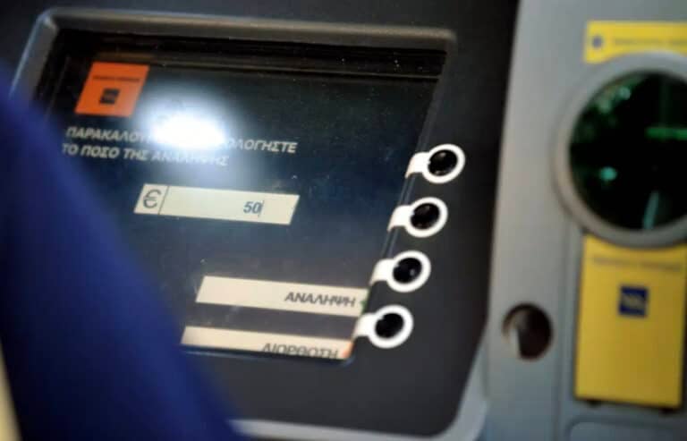 Αναλήψεις μετρητών με χρεώσεις έως 2,10 εupώ πλέον από τα ΑΤΜ της Πειραιώς – Ο λόγος