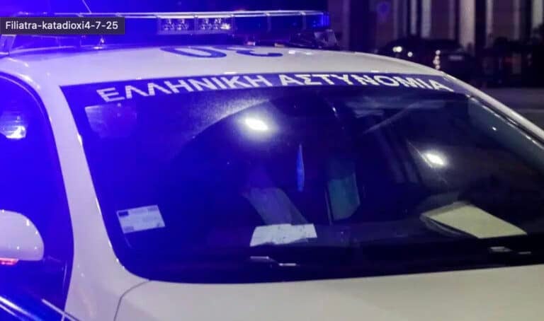 Κουκουλοφόροι επιτέθηκαν σε 13χρονο μέσα σε σχολείο με ρόπαλα και μαχαίρια (βίντεο)
