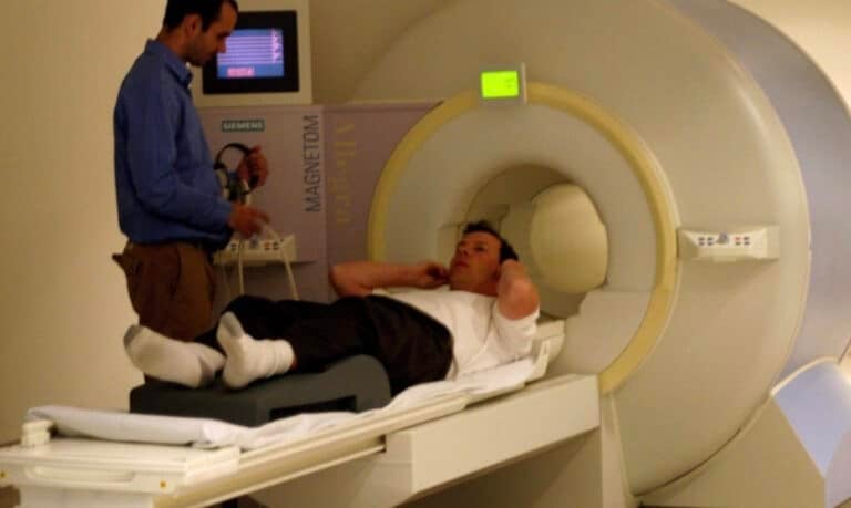 Πέθανε άντρας που τον «κατάπιε» ο μαγνητικός τομογράφος – Φορούσε αλυσίδα εννέα κιλών, δήλωσε η γυναίκα του
