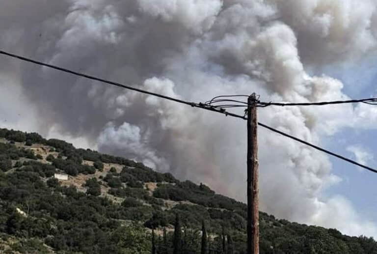 Φωτιά στον Φενεό Κορινθίας: Ήχησε το 112 για εκκένωση της Καστανιάς – Επιχειρούν εναέρια μέσα