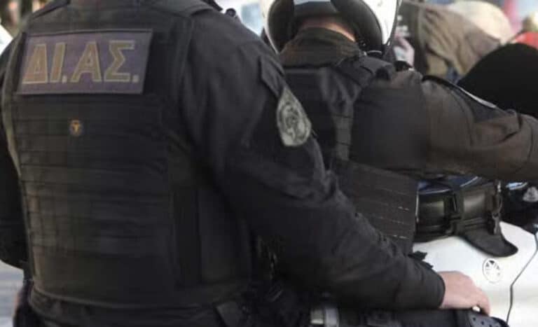 Τρόμος για 16χρονες στο Θησείο – Σύρος κατέβασε το παντελόνι του και τις απείλησε με μαχαίρι