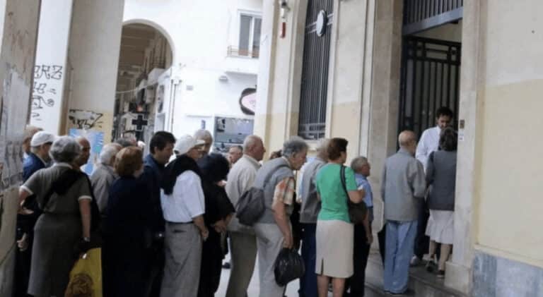 Συντάξεις Αυγούστου 2025: Μπαίνουν τα πρώτα λεφτά στους λογαριασμούς 2,5 εκατ. συνταξιούχων