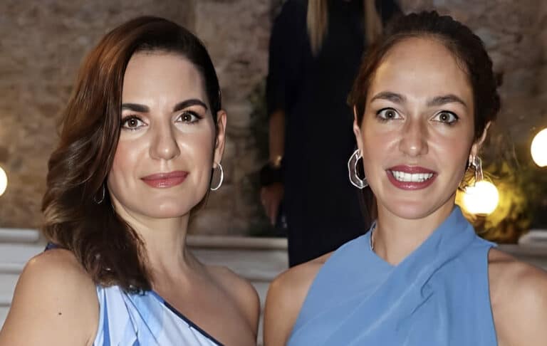 Όλγα Κεφαλογιάννη – Δόμνα Μιχαηλίδου: Οι κομψές γαλάζιες εμφανίσεις στο Προεδρικό Μέγαρο