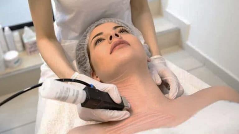 Γυναίκα πλήρωσε 40.183 εupώ για θεραπείες αισθητικής και κατέληξε στο χειρουργείο με απόστημα και λιπονέκρωση