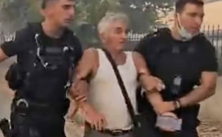 Η αστυνομία απομάκρυνε κάτοικο που αρνούνταν να εγκαταλείψει το σπίτι του στο Κρυονέρι – Δείτε βίντεο
