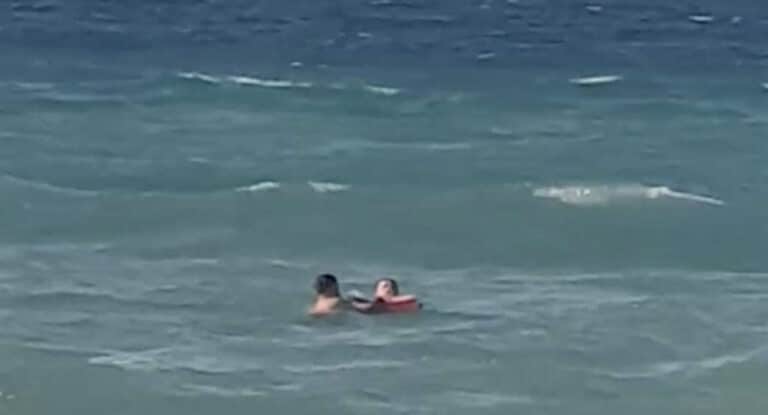 Κρήτη: Σερβιτόρος βούτηξε στη θάλασσα και έσωσε άνδρα που είχε παρασυρθεί από τα ρεύματα