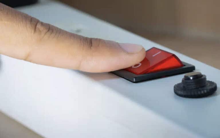 Προσοχή! Βγάλτε οπωσδήποτε αυτές τις συσκευές από την πρίζα πριν φύγετε για διακοπές