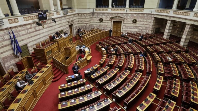 Ραγδαίες πολιτικές εξελίξεις: Τα δύο κόμματα της Βούλης που γίνονται ένα