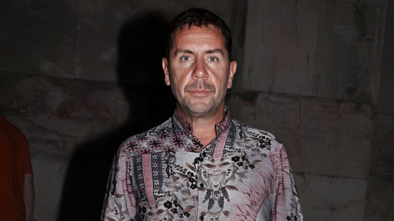 Στην αντεπίθεση ο Μαζωνάκης – Ετοιμάζεται να βάλει κόσμο στη φυλακή