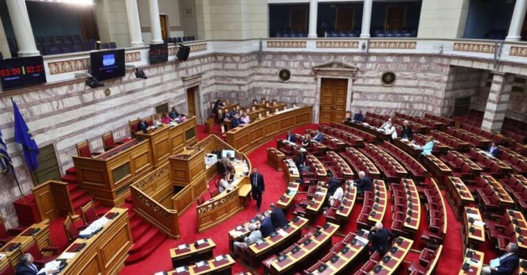 Έδωσαν επίδομα επικινδυνότητας στους υπαλλήλους της Βουλής – Εξαλλοι οι πυροσβέστες