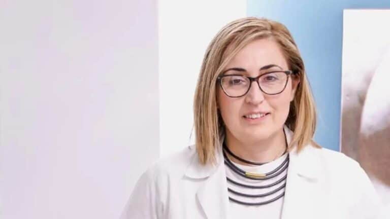 Ποια είναι η Στέλλα Αραμπατζή που διαδέχεται στη ΝΔ τον Απόστολο Βεσυρόπουλο